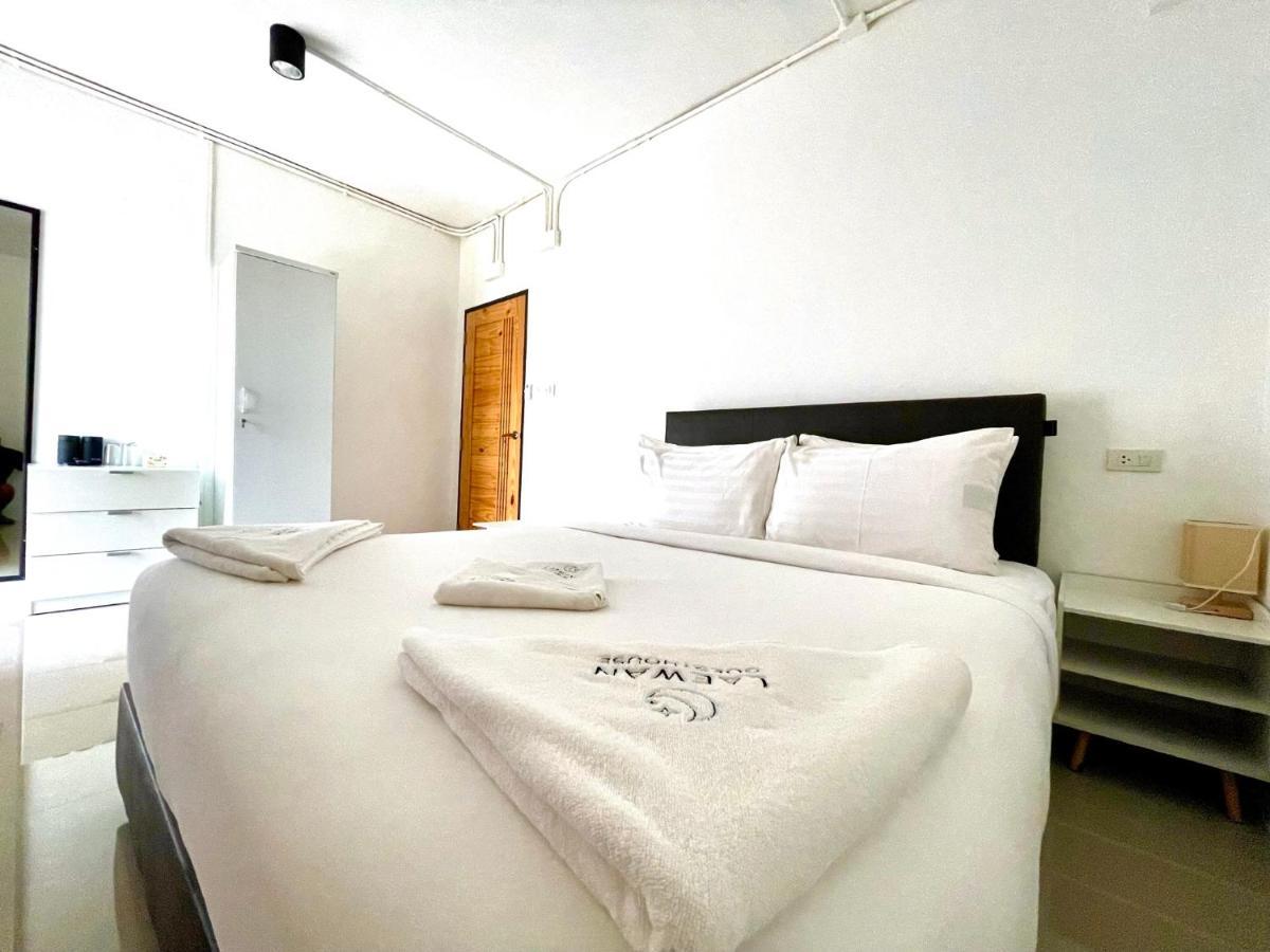 Laewan Guesthouse Baan Tai Zewnętrze zdjęcie