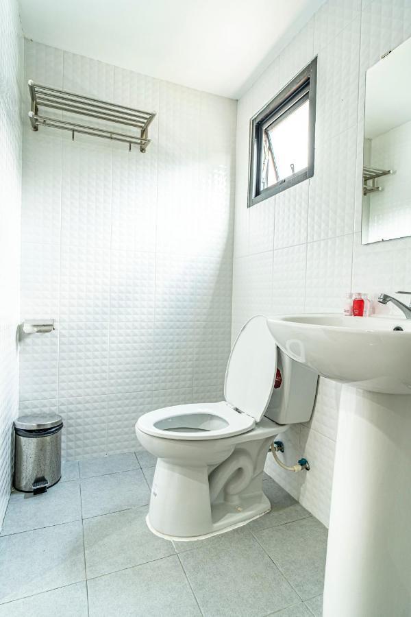 Laewan Guesthouse Baan Tai Zewnętrze zdjęcie